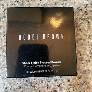 NWT Sheer Finish Pressed Powder—pale yellow